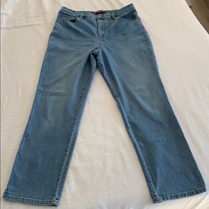 Gloria Vanderbilt Amanda Jeans, light wash, 12